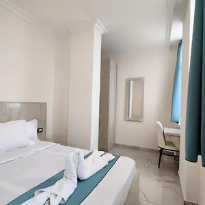 Glam Hotel